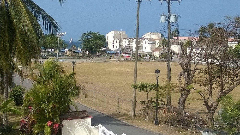 Carib Blue Apartments Oistins Exterior photo